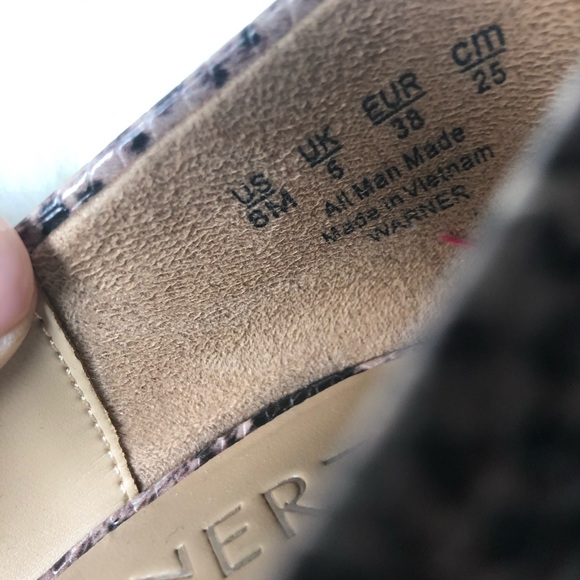 Pink/black snakeskin pattern Naturalizer brand shoe. Block heel. - Picture 7 of 8